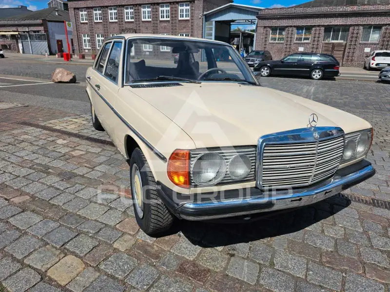 1977 Mercedes Benz 230