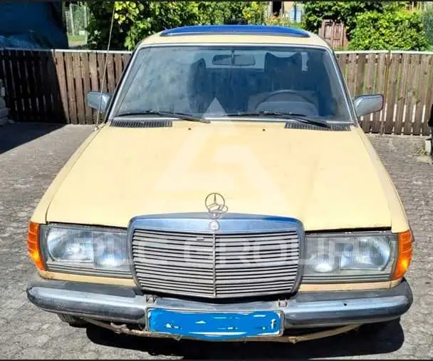 1979 Mercedes Benz 200