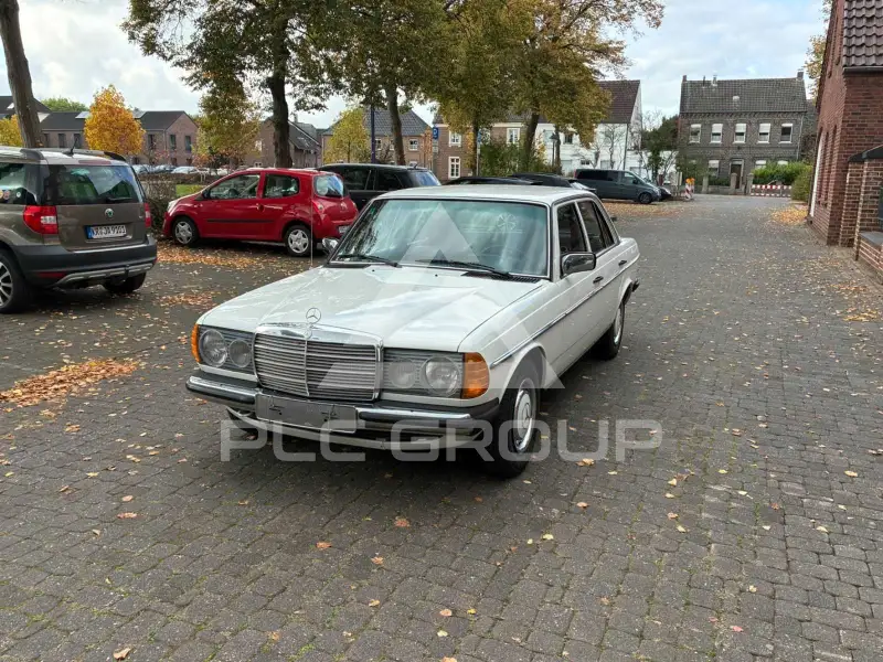 1982 Mercedes Benz 240