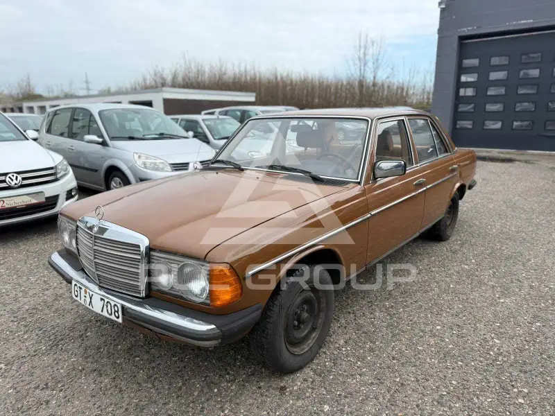1982 Mercedes Benz 240