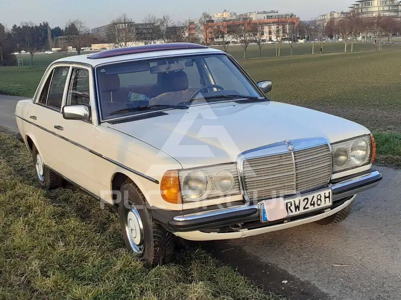 1982 Mercedes Benz 240