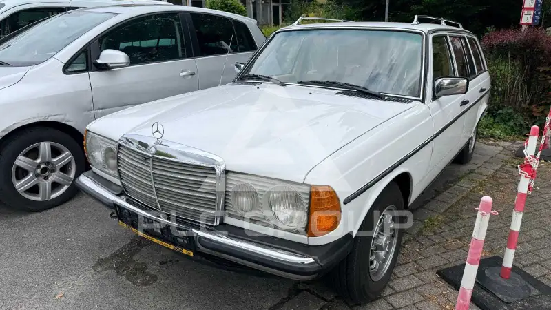 1982 Mercedes Benz 240