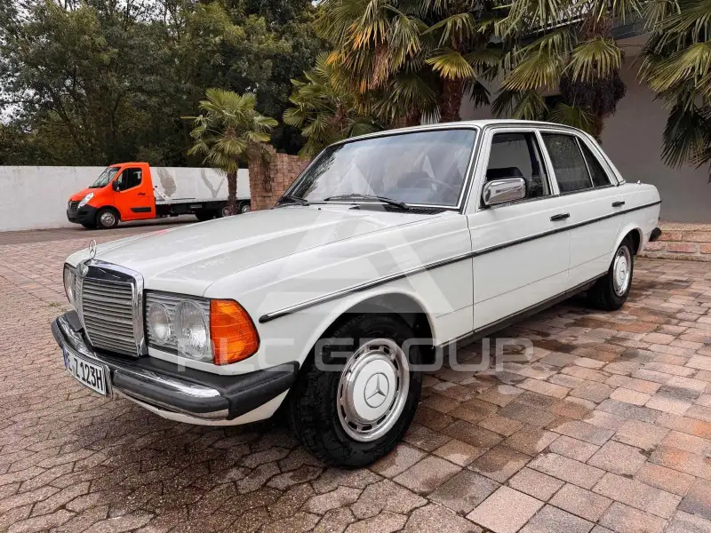 1982 Mercedes Benz 200