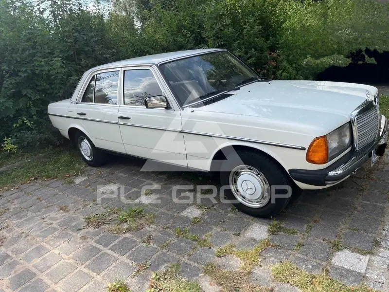 1982 Mercedes Benz 200