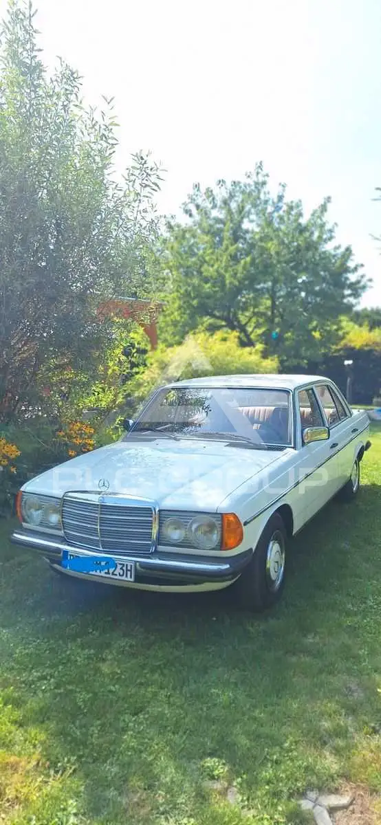 1982 Mercedes Benz 200