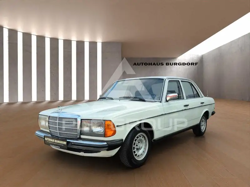 1982 Mercedes Benz 200