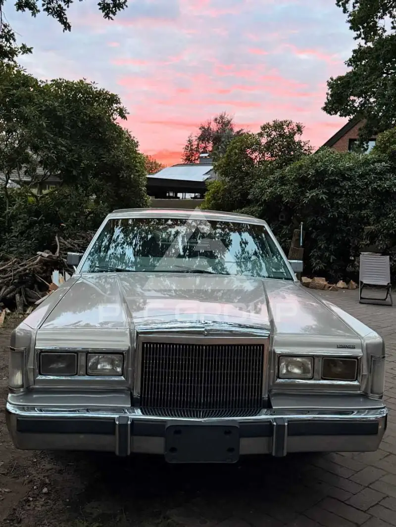 1988 Lincoln Town