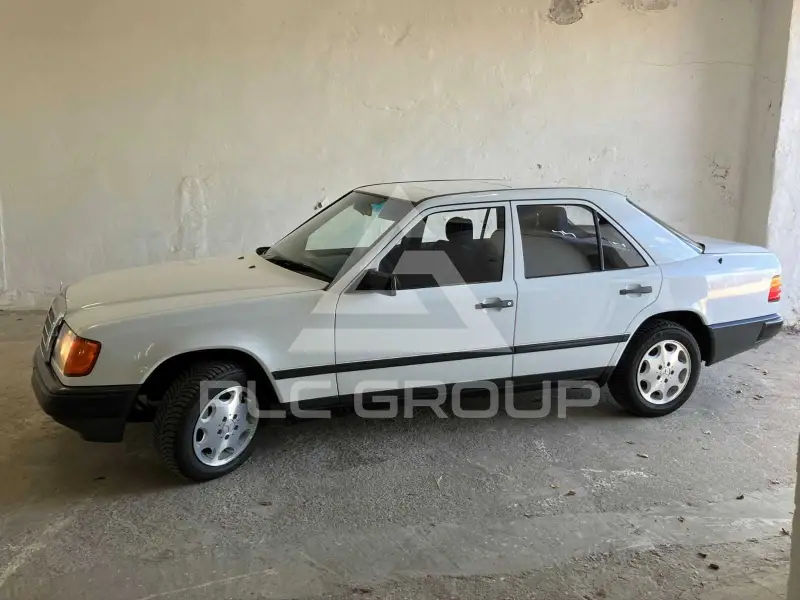 1988 Mercedes Benz E 200