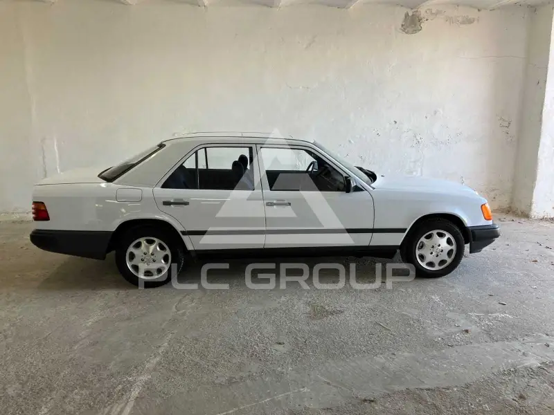 1988 Mercedes Benz E 200
