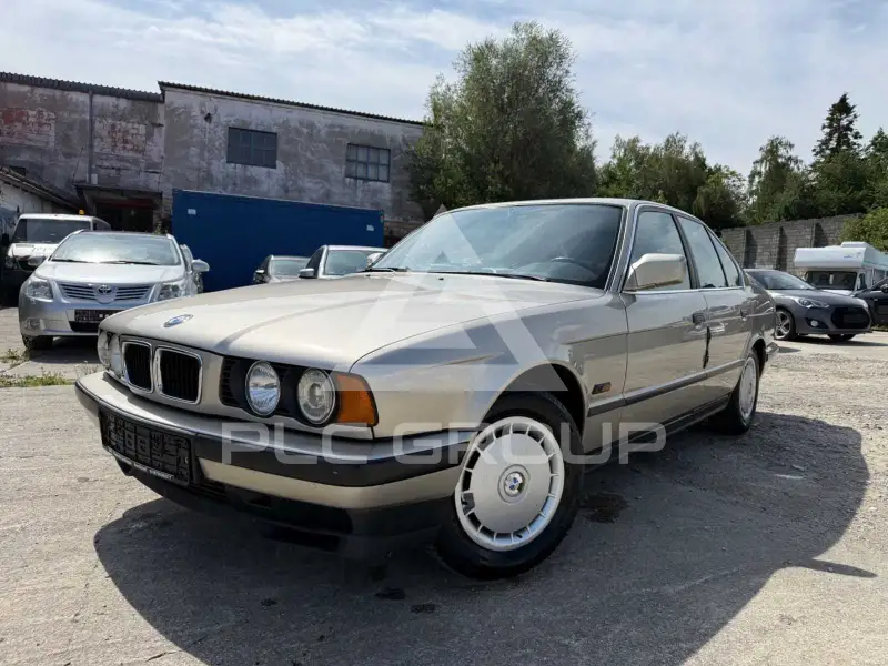 1989 BMW 520