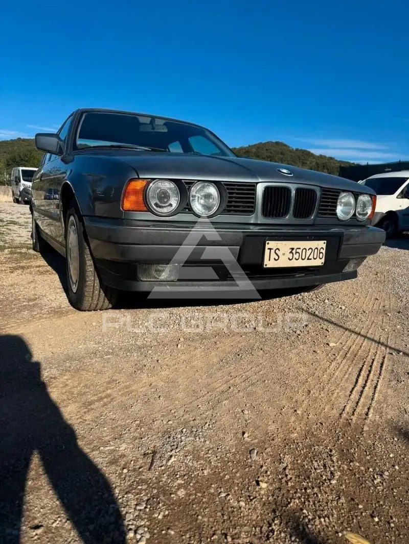 1989 BMW 520