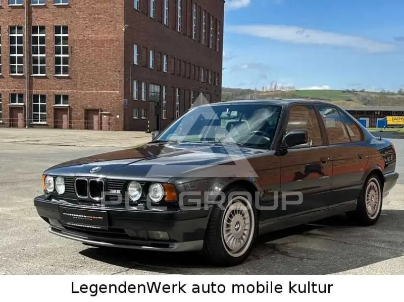 1990 BMW M5
