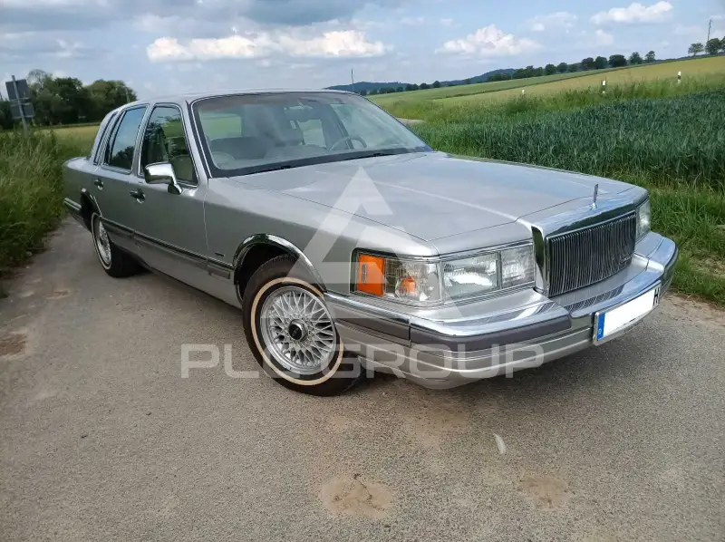 1990 Lincoln Town