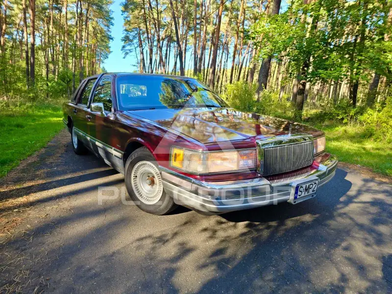 1990 Lincoln Town