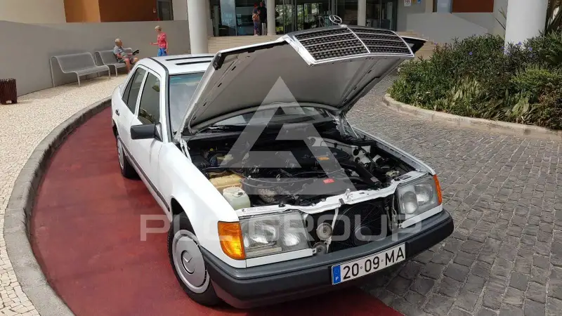 1990 Mercedes Benz 200