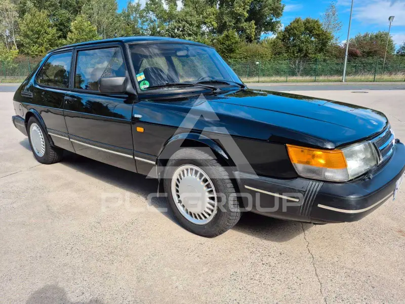 1990 SAAB 900