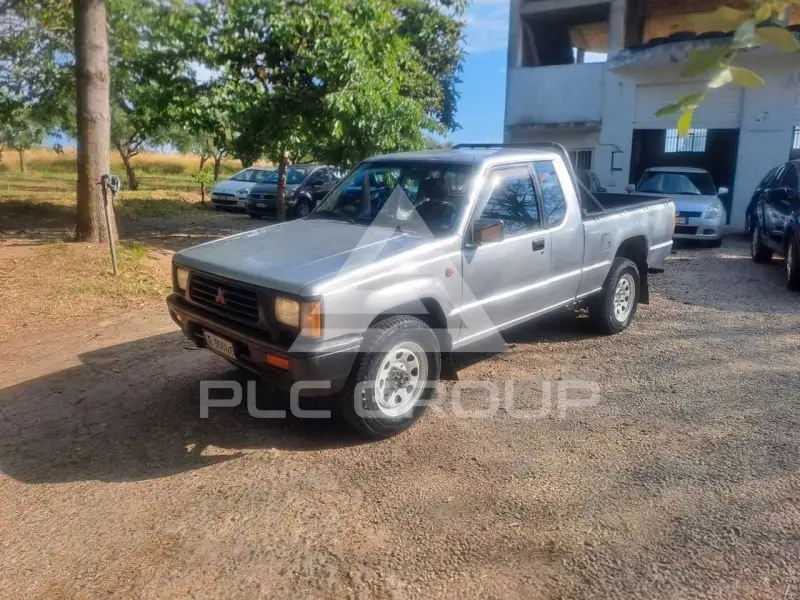 1992 Mitsubishi L200