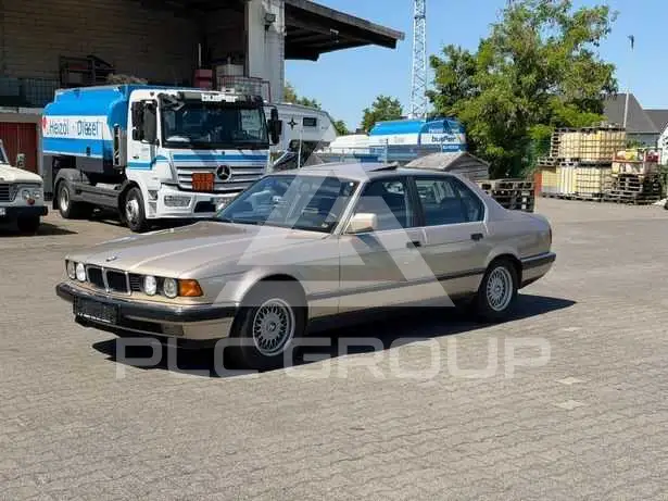 1992 BMW 740