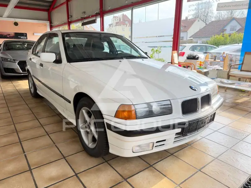 1992 BMW 320
