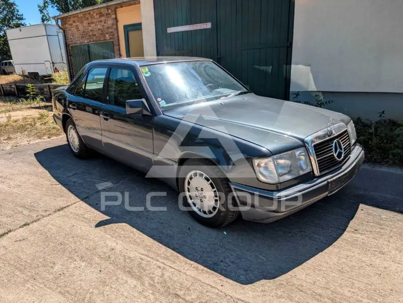 1992 Mercedes Benz 220