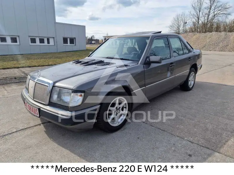1992 Mercedes Benz 220