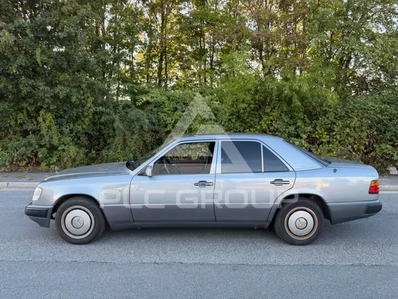 1992 Mercedes Benz 220