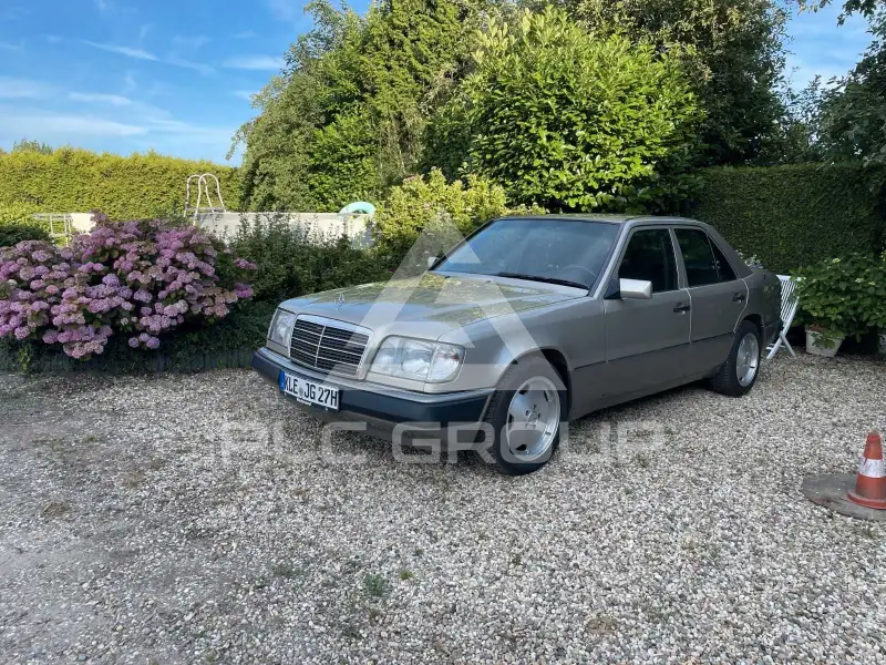 1992 Mercedes Benz 220