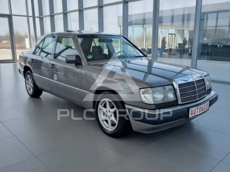 1992 Mercedes Benz 220