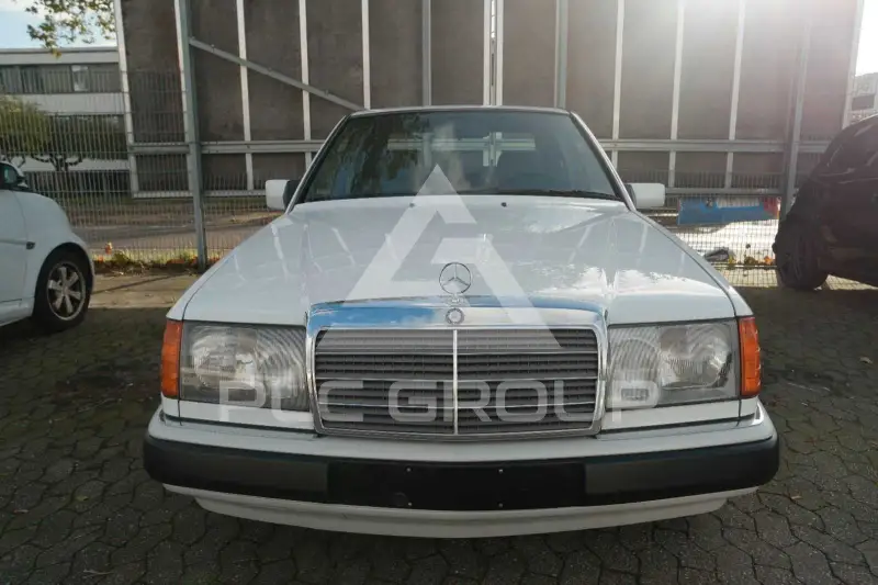 1992 Mercedes Benz E 200