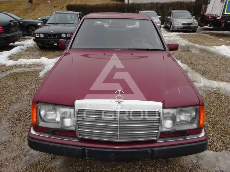 1992 Mercedes Benz E 220