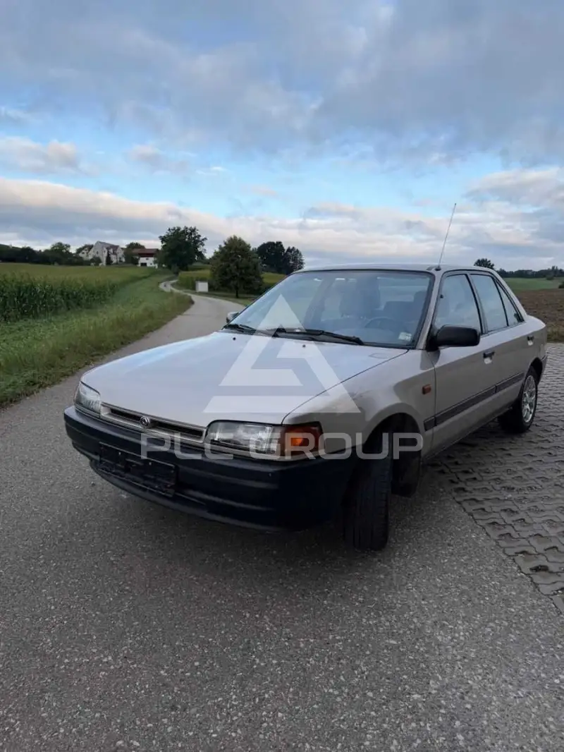 1993 Mazda 323