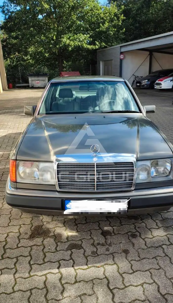 1993 Mercedes Benz E 320