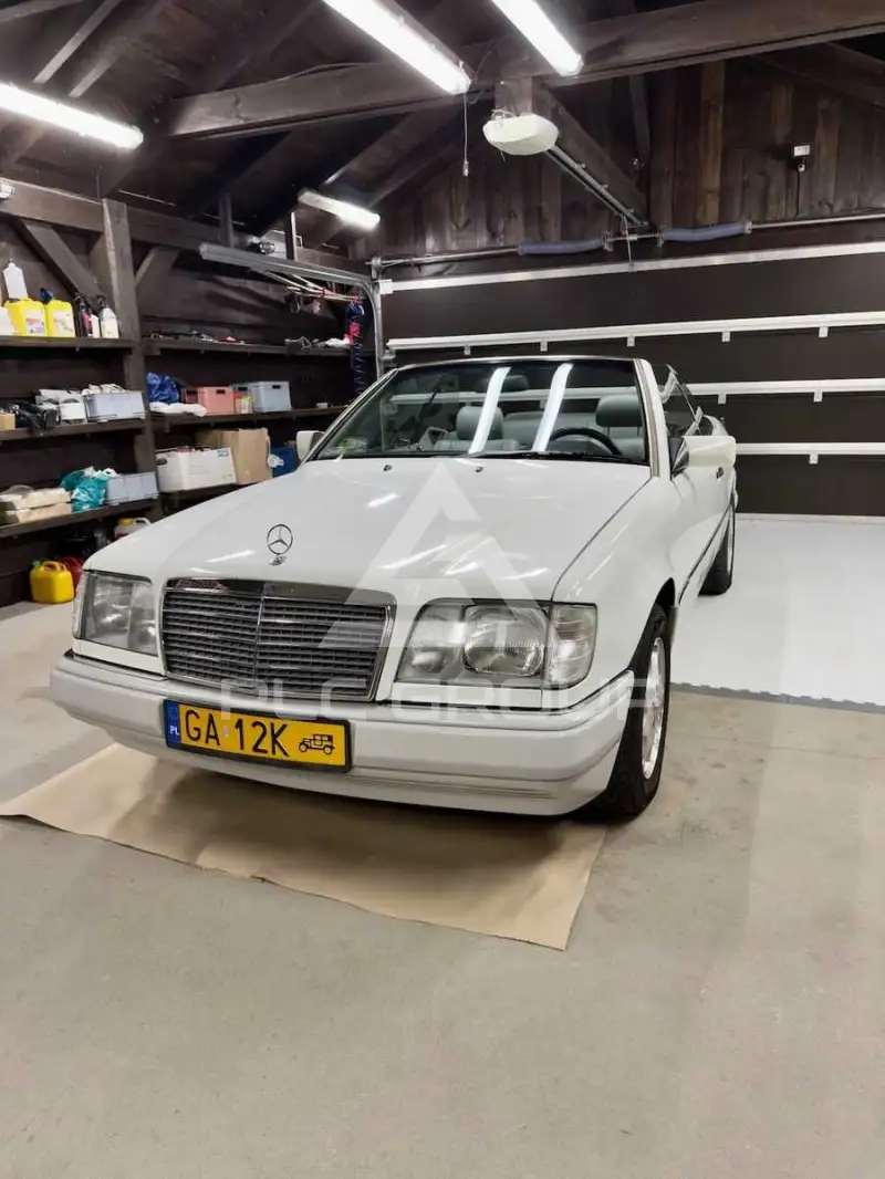 1993 Mercedes Benz E 320