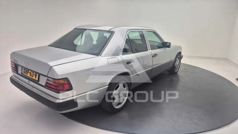 1993 Mercedes Benz E 320