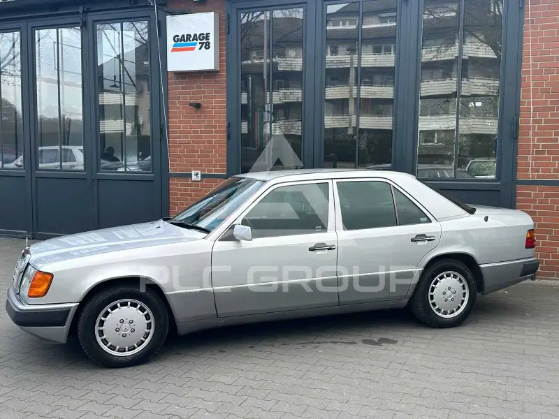 1993 Mercedes Benz 220