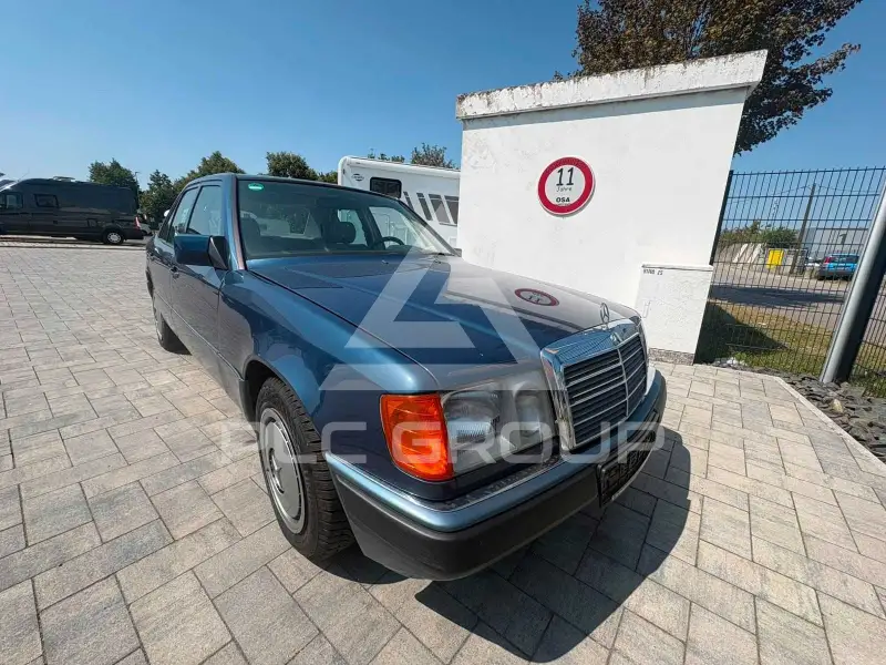 1993 Mercedes Benz 220
