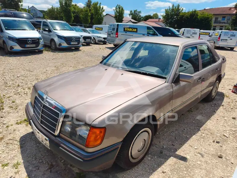 1993 Mercedes Benz 220
