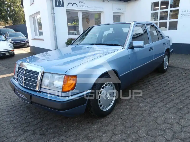 1993 Mercedes Benz 220