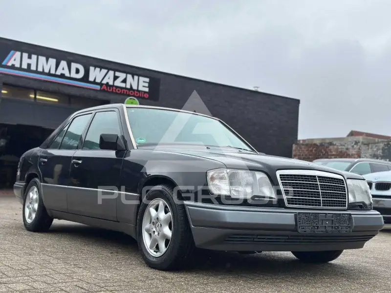 1993 Mercedes Benz 220