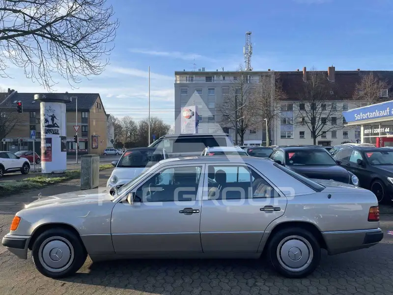 1993 Mercedes Benz 220