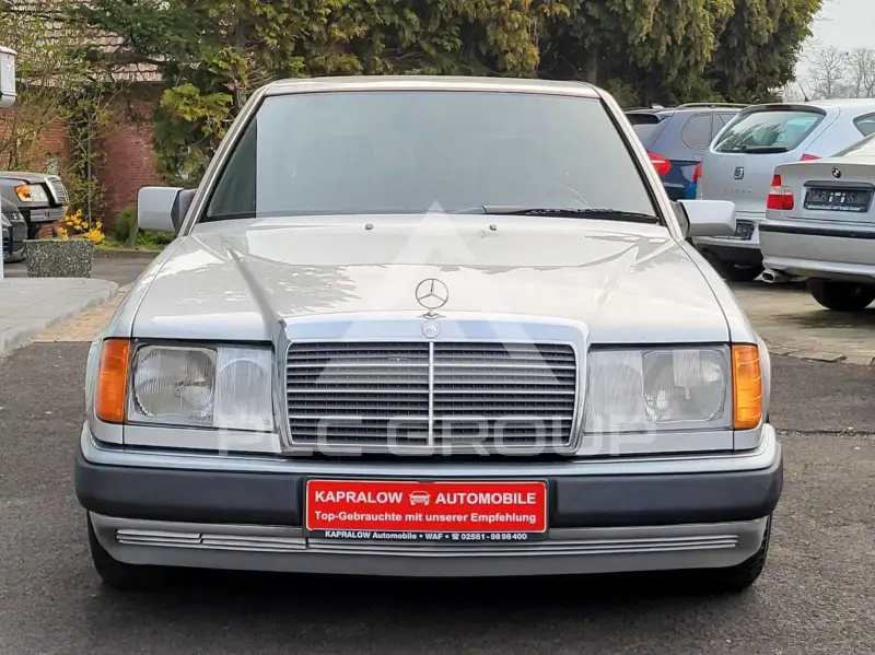 1993 Mercedes Benz 220