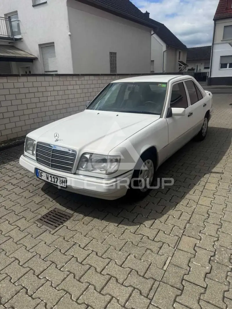 1993 Mercedes Benz E 200
