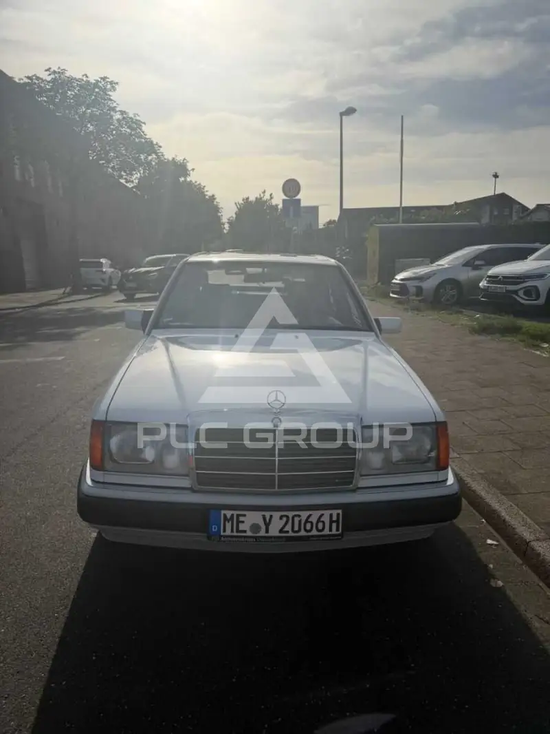 1993 Mercedes Benz E 200