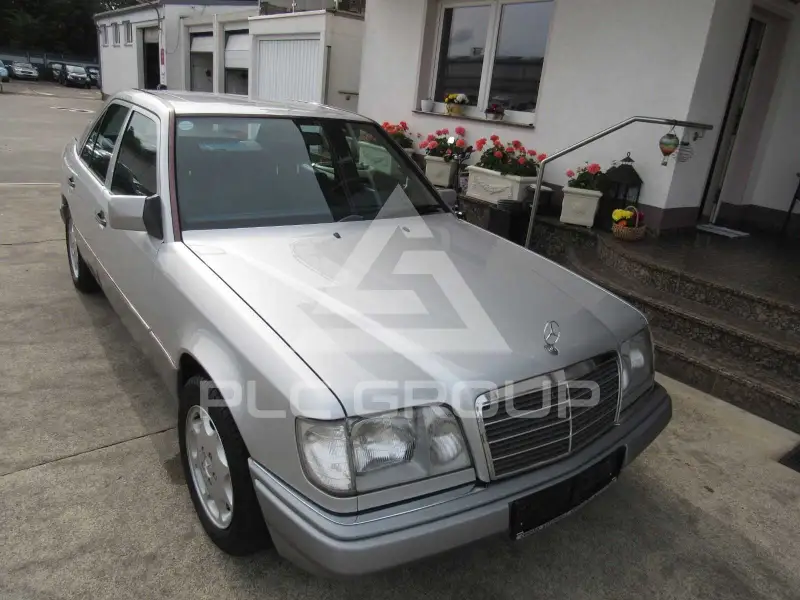 1993 Mercedes Benz E 200