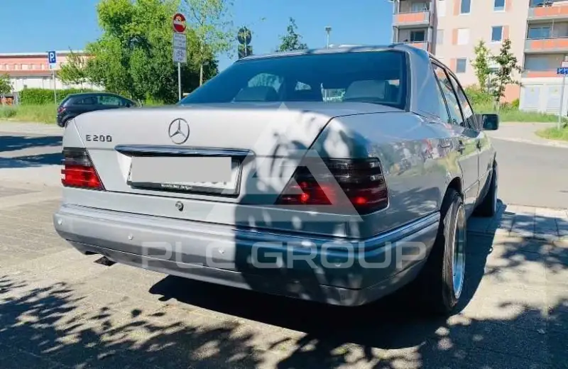 1993 Mercedes Benz E 200