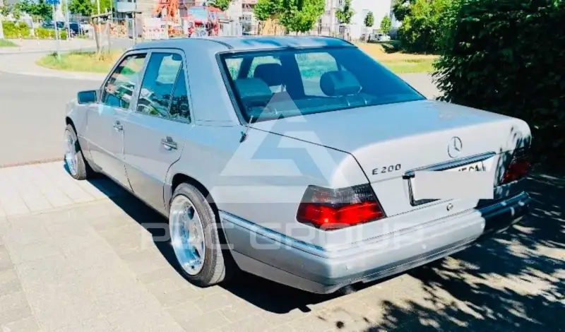 1993 Mercedes Benz E 200