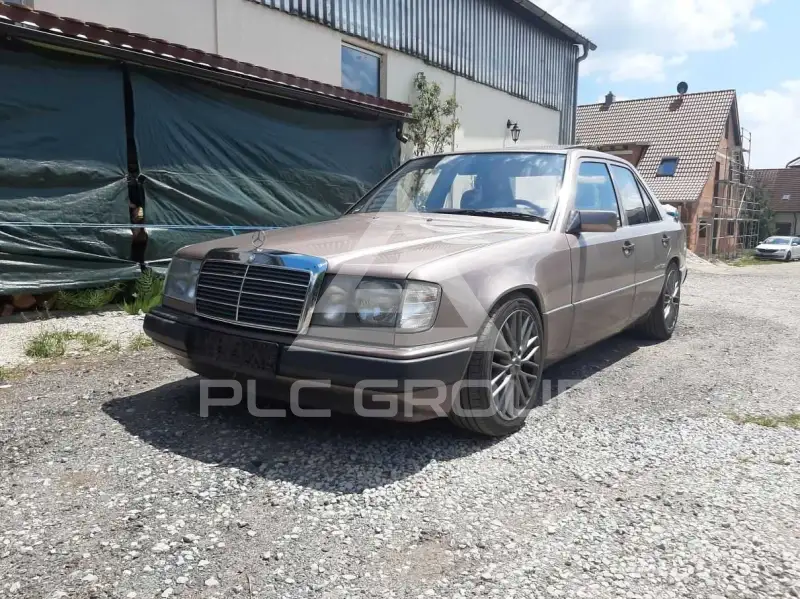 1993 Mercedes Benz E 220