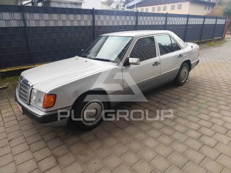1993 Mercedes Benz E 220