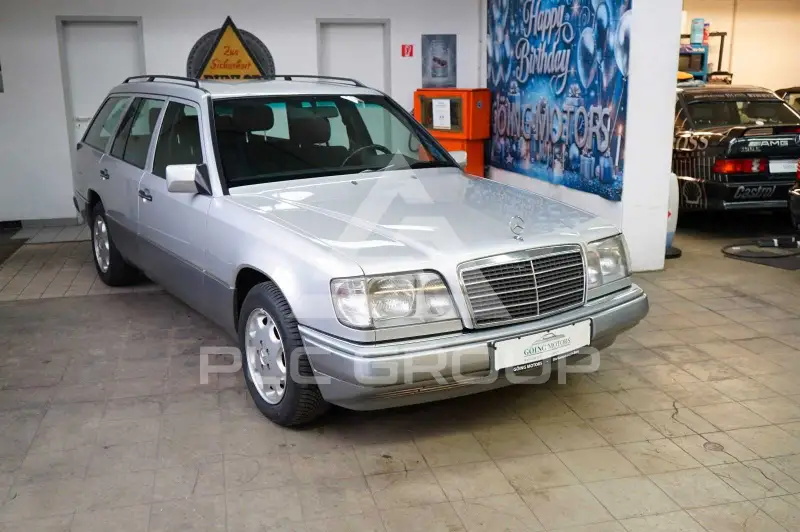 1993 Mercedes Benz E 220