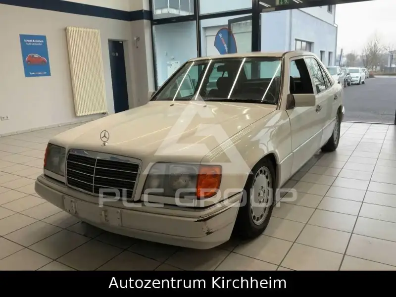 1993 Mercedes Benz E 220